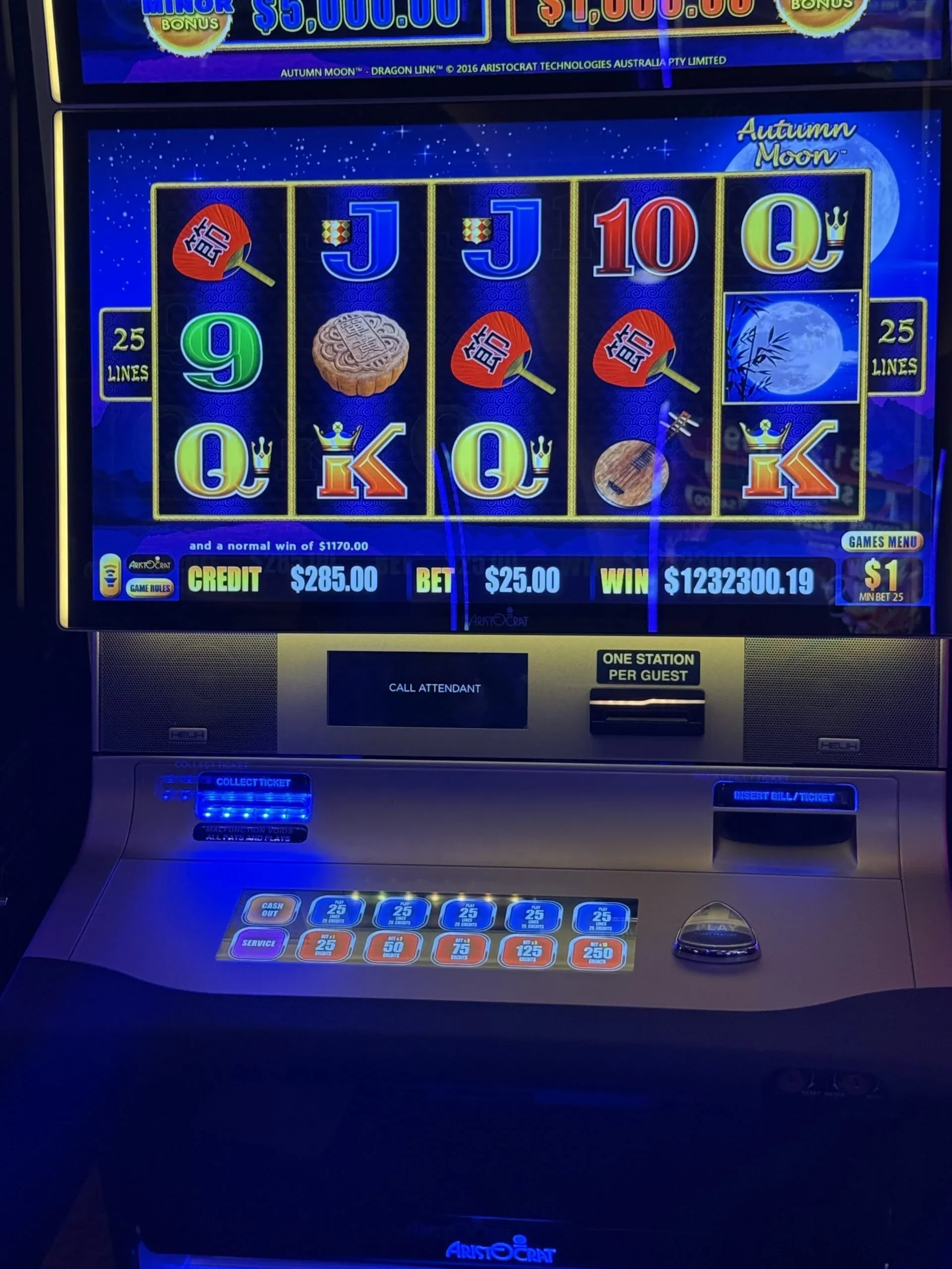 Decorative abstract graphic in gold tones